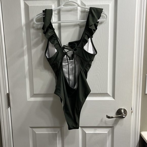Green cupshe bathing suit- size medium - Picture 2 of 3